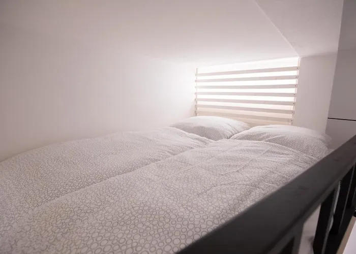 Modernes Loft Mit Sandstein-Gewoelbe Im Zentrum